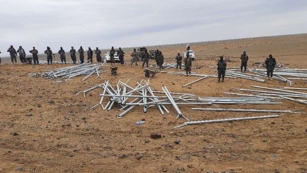ट्रक से तालिबान ने तोड़ी सीमा रेखा ट्रक से तालिबान ने तोड़ी सीमा रेखा