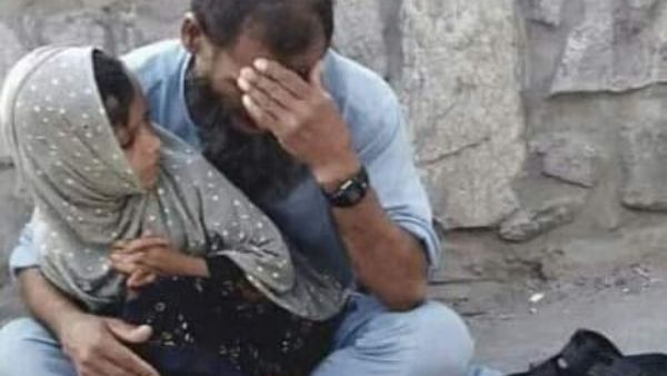 बिकने को तैयार 10 साल की एक और बेटी बिकने को तैयार 10 साल की एक और बेटी