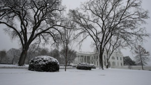 कई राज्यों में घरों में कैद हुए लोग