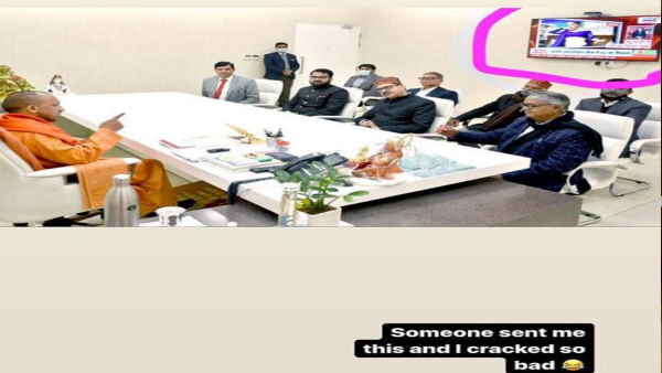 टीवी स्‍क्रीन पर उर्फी गहरे नीले रंग की साड़ी में नजर आ रही