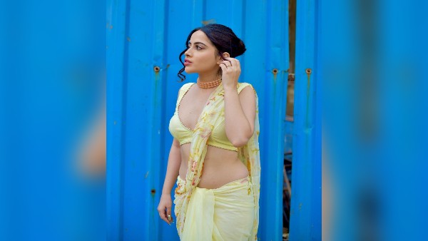 सिंपल लुक ने खींचा फैंस का ध्यान