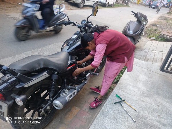 महिलाओं के बच्चों को कौन संभालता है? महिलाओं के बच्चों को कौन संभालता है?