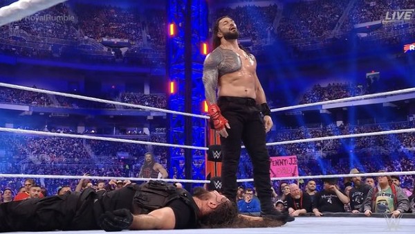 यूनिवर्सल चैम्पियनशिप रिटेन करने में कामयाब रहे रोमन रेन्स