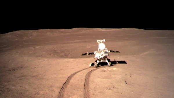 निकली पुरानी चट्टान निकली पुरानी चट्टान