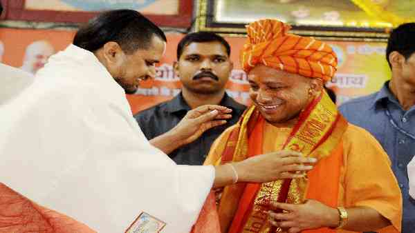 वीर बहादुर सिंह गोरखपुर से जीतकर सीएम बने थे