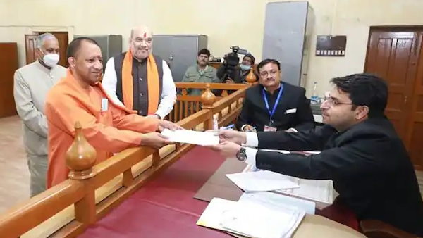 सोने के हैं कान के कुंडल, सीएम के पास नहीं है कोई जमीन और मकान