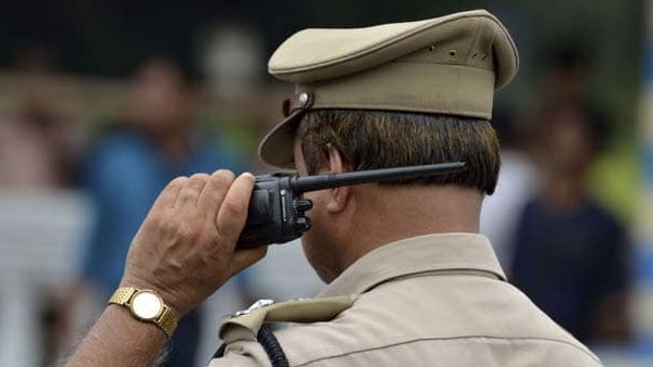 पुलिस ने युवक युवती के खिलाफ लिया एक्शन
