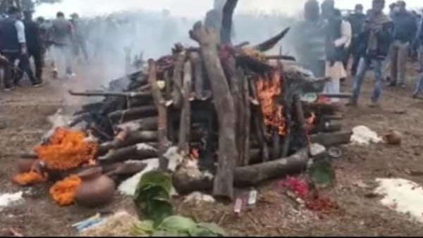 शहीद का दर्जा देने की मांग शहीद का दर्जा देने की मांग