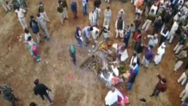 लागुड़ के अंतिम संस्कार में उमड़ी भीड़ लागुड़ के अंतिम संस्कार में उमड़ी भीड़