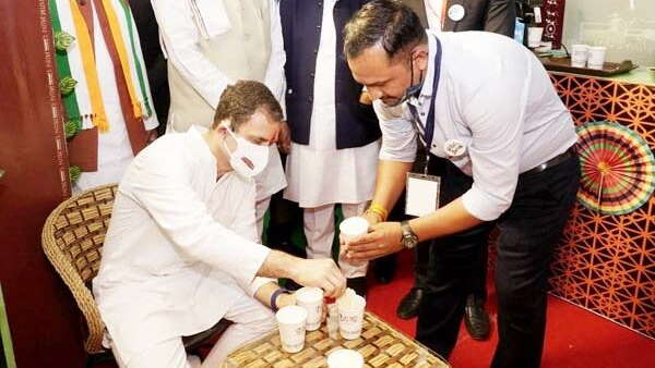राहुल गाँधी ने लिया था बस्तर की कॉफी का स्वाद 