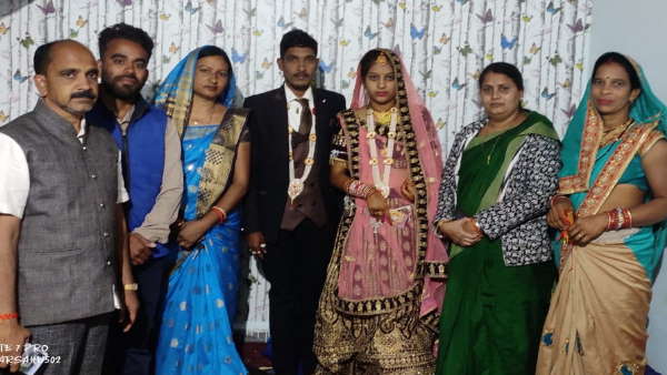 अब घूम रही हैं स्कूटी से ही अब घूम रही हैं स्कूटी से ही