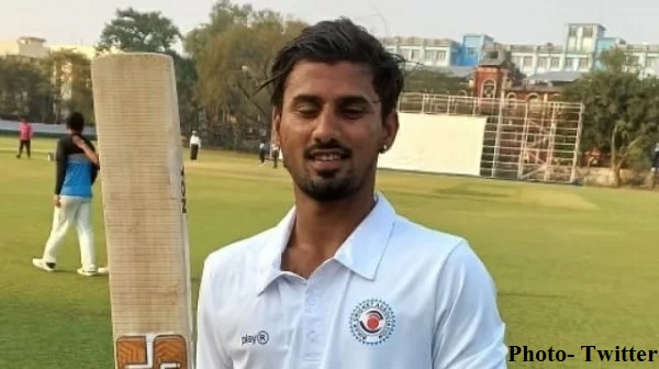 50 बाउंड्री लगाते हुए 387 गेंद पर तिहरा शतक-