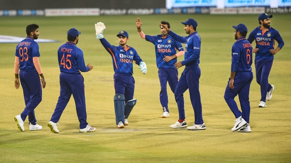 रोहित ने गेंदबाजी में आजमाये 7 बॉलर रोहित ने गेंदबाजी में आजमाये 7 बॉलर