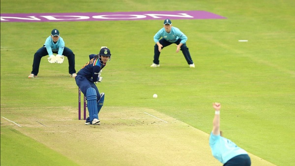 Women World Cup: Bouncer hit on Smriti Mandhanas head, had to leave field immediately Women World Cup: Bouncer hit on Smriti Mandhanas head, had to leave field immediately