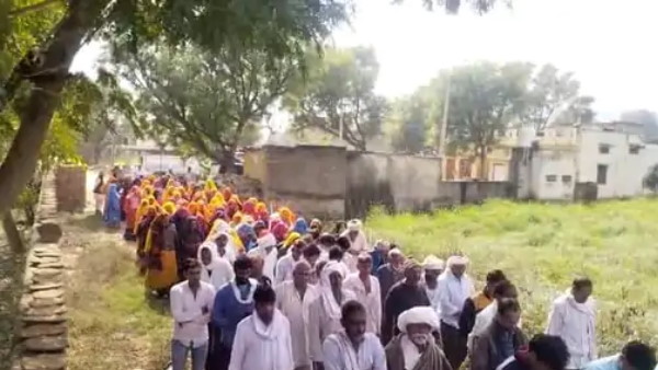 परिवार के सदस्यों की संख्या 150 परिवार के सदस्यों की संख्या 150