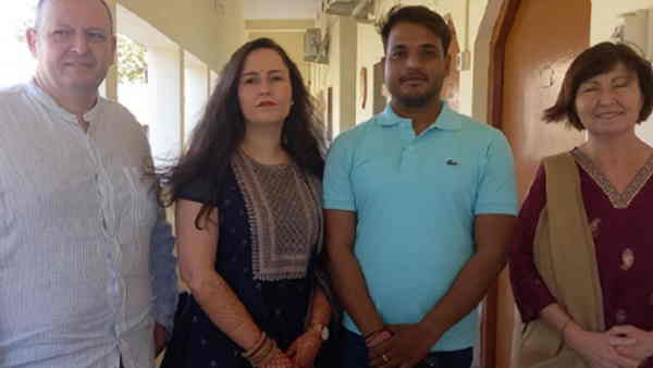 कोर्ट परिसर में लग गई भीड़ कोर्ट परिसर में लग गई भीड़