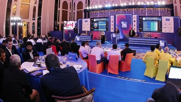 फाफ डुप्लेसिस के लिये छिड़ेगी बिड वॉर