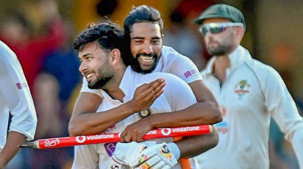 ऋषभ पंत को दौड़कर गले लगा लिया ऋषभ पंत को दौड़कर गले लगा लिया