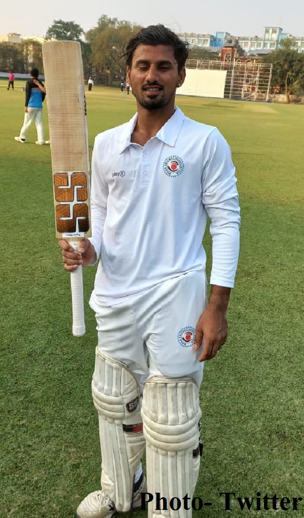 चौथे विकेट के लिए 500 प्लस रनों की साझेदारी भी की