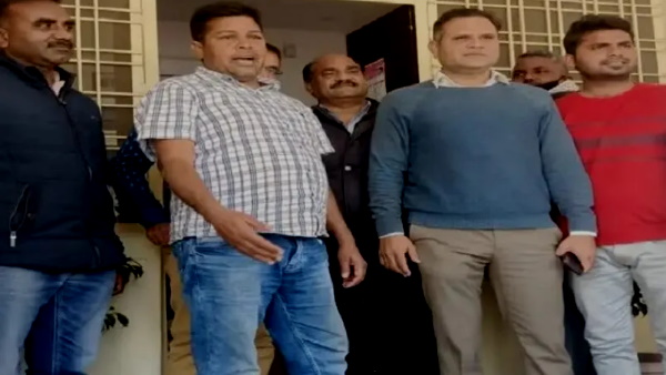 फोटो अच्छे ले लीजिए...