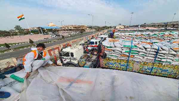 बहुत अच्छा लग रहा है- गेहूं ले जाने आए अफगानी