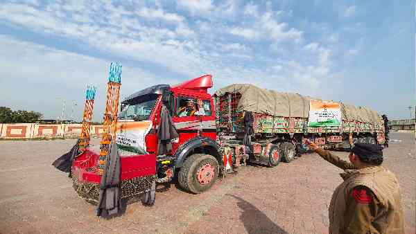 'वहां पर लोगों के पास कुछ भी पैसे नहीं हैं और वे बहुत ही गरीब हैं'