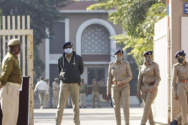7 राज्यों की जेलों में कैद किया गया 7 राज्यों की जेलों में कैद किया गया