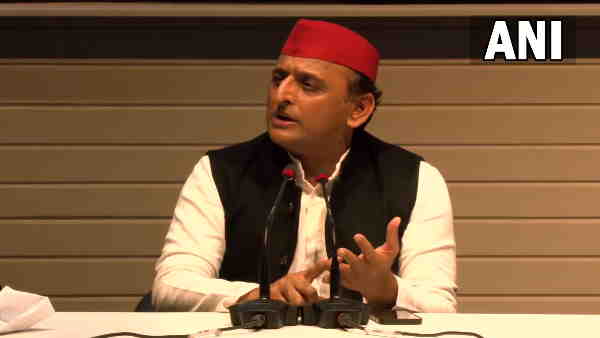 अखिलेश और डिंपल के पास नहीं है अपनी कोई कार