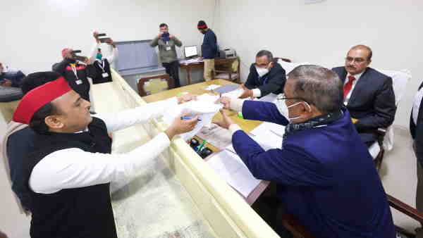 अखिलेश यादव के पास 8.43 करोड़ रुपए की चल संपत्ति