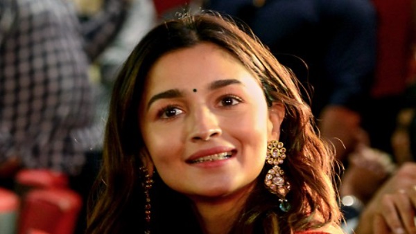 एक फिल्म का कितना चार्ज करती हैं आलिया भट्ट 