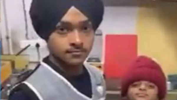 जानें कितनी है दोनों की उम्र 