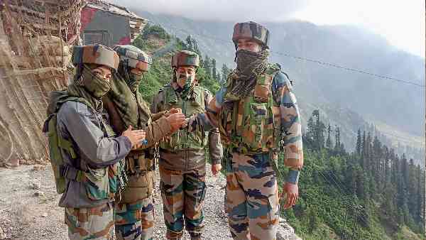 सेना की मदद से यूं आ रहा है गांव में बदलाव