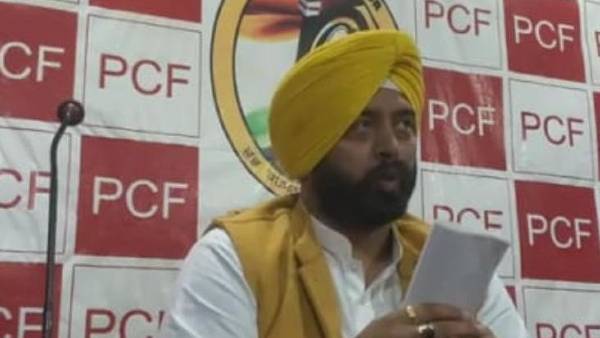 'कई एजेंट ज़रिए होती है पैसों की वसूली'