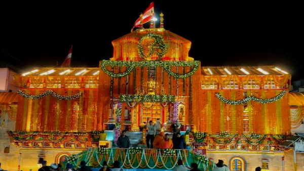 परंपरा के अनुसार कपाट खोले जाते हैं