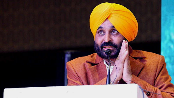 Amritsar Mayor Karamjit Singh Rintu joins Aam Aadmi Party ahead of Punjab elections voting