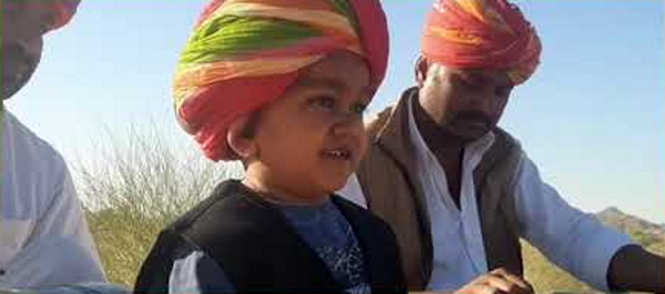 जजमानों के घर गाते हैं गाने जजमानों के घर गाते हैं गाने