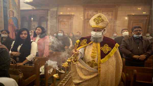 अमेरिका में हजारों लोगों के सामने 'धर्म संकट'