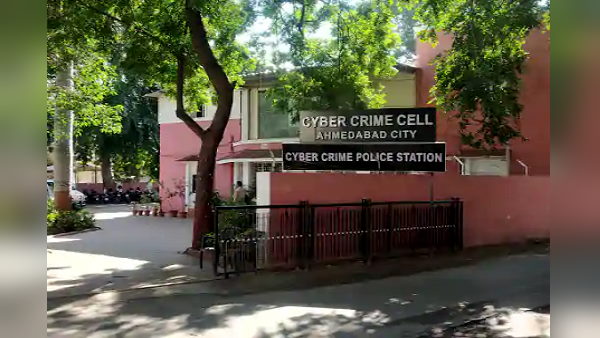 दिसंबर 2009 में 78 पर मुकदमे की शुरुआत