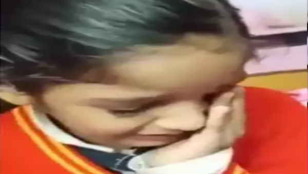 मां उससे पूछती हैं कि आप क्‍यों रही 
