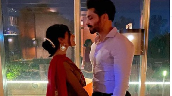 एयर बैग की वजह से बचीं रीना एयर बैग की वजह से बचीं रीना