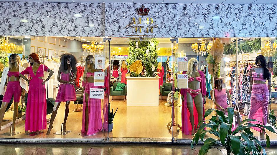 ब्राजील के इस फैशन स्टोर से बैन होने पर पुरुष नाराज हैं