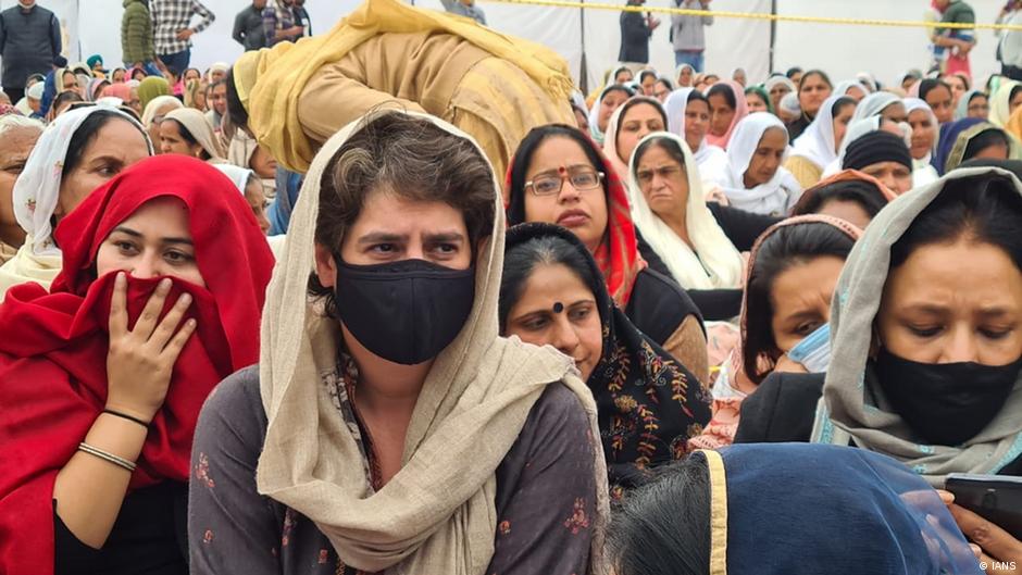 चुनाव प्रचार करने रामपुर पहुंची प्रियंका गांधी.