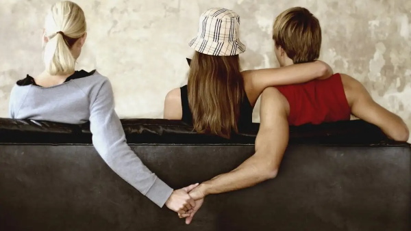 जबलपुर के चार फ्लैट