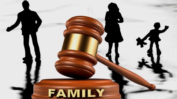 फैमिली कोर्ट में तलाक का दावा पेश किया