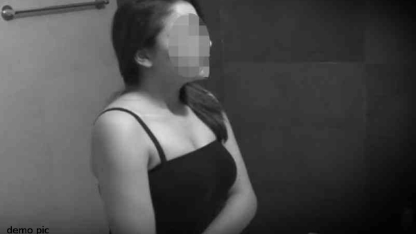 फल का ठेला लगाता है प्रेमी, अपने ऑफिस में बुलाकर इंटीमेट हुई प्रेमिका