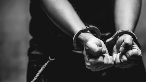 प्रेमी को दौड़ा-दौड़ाकर पीटा, पुलिस ने की कार्रवाई