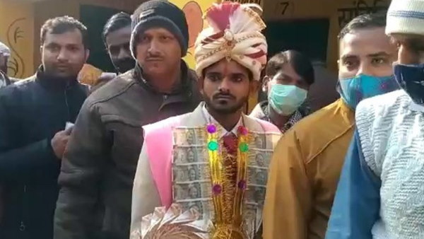 दूल्ह ने कहा - शादी से पहले मतदान जरूरी