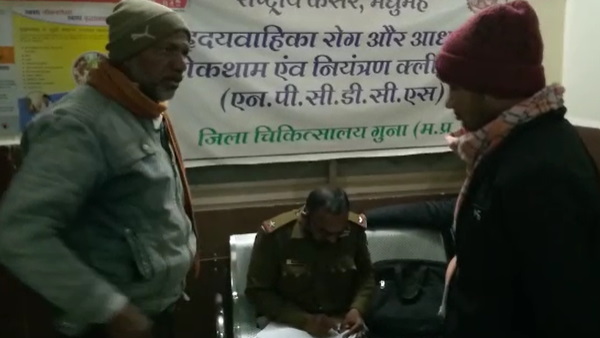 हाथ-पैर बांधकर सड़क पर काफी दूर तक घसीटा हाथ-पैर बांधकर सड़क पर काफी दूर तक घसीटा