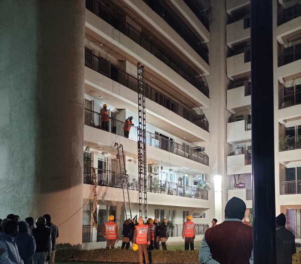 जान गंवाने वाले मजदूर, घायलों का उपचार जारी