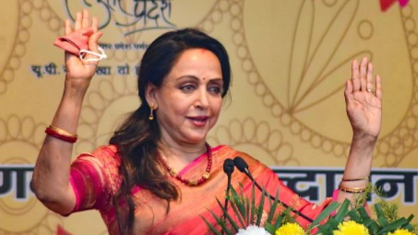 साड़ी का उड़ाया जाता था मजाक